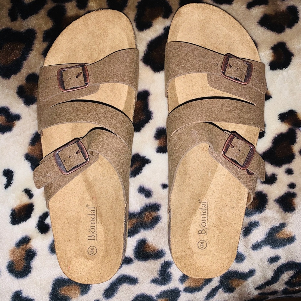 Women’s slide with buckles